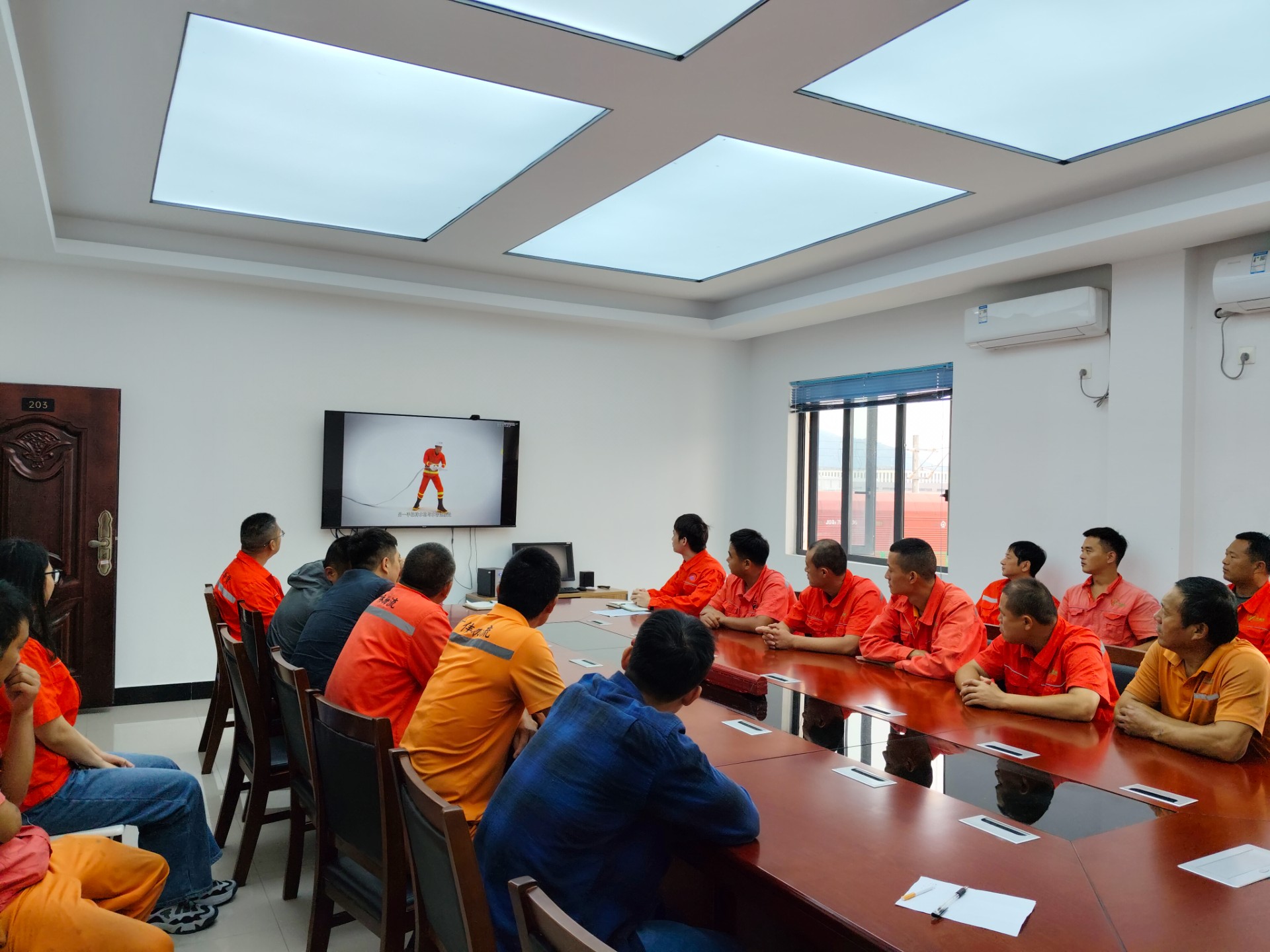 寧德陸港開展“119消防安全日”應(yīng)急演練活動(dòng)，周明組拍攝1.jpg